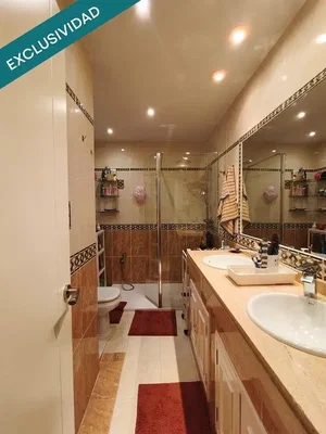 Banyo; fayans zemin, tadilatlı, doğal ışık, modern stil