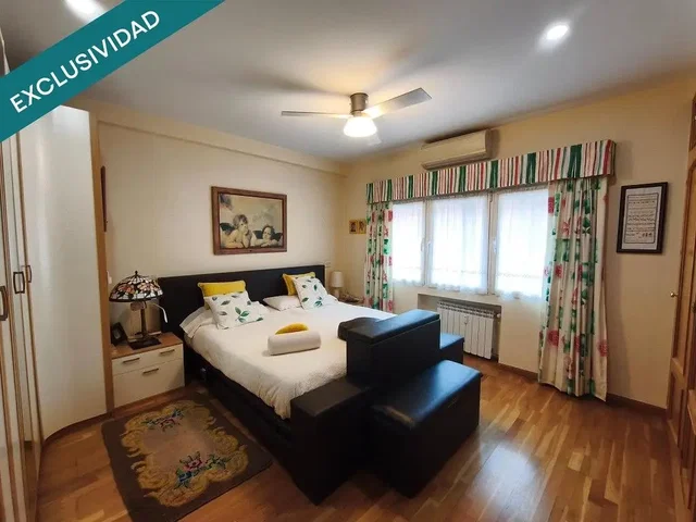 Dormitorio; luz natural, suelo de madera