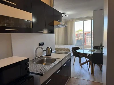 Mutfak; mutfak aletleri, manzara, doğal ışık