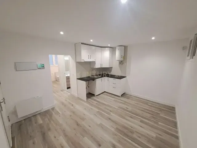 Кухиња; реновиран, бојлер, природно светло, модерни стил