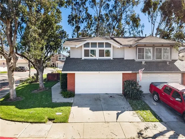 Къща и околности; гледка