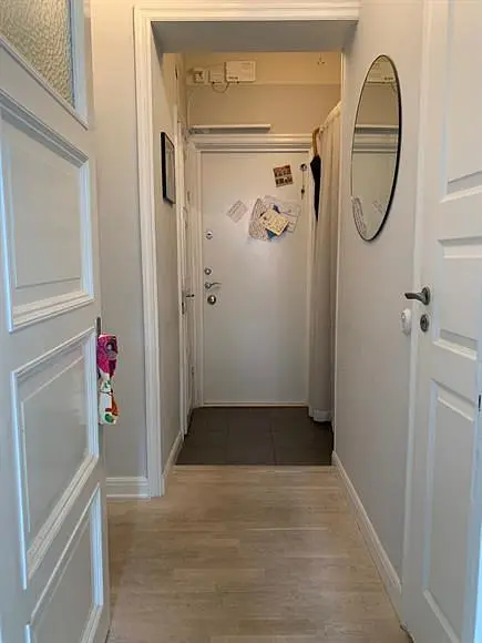 Garderobe; fliesenboden