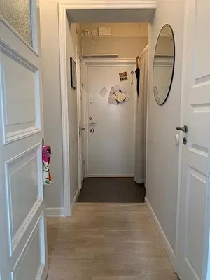 Garderobe; fliesenboden