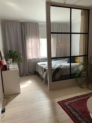 Schlafzimmer; tageslicht, holzboden