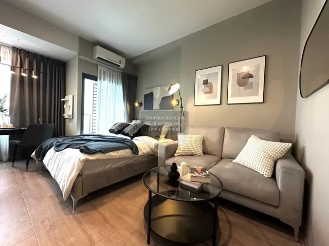 Bedroom; wood floor, natural light, modern style