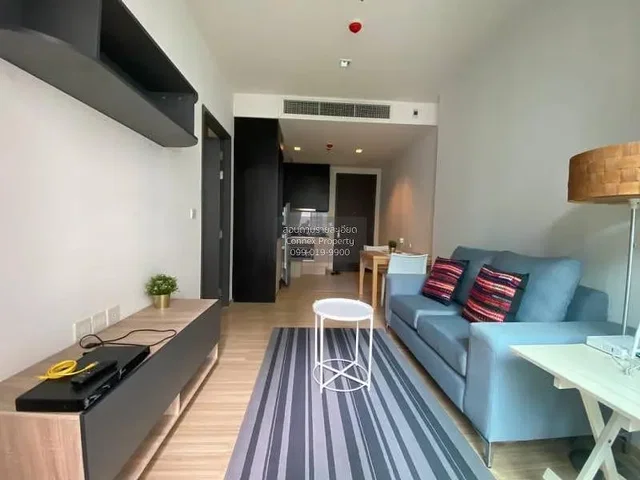Living room; natural light, modern style, wood floor