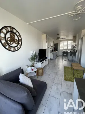 Salon; lumière naturelle, style moderne, carrelage