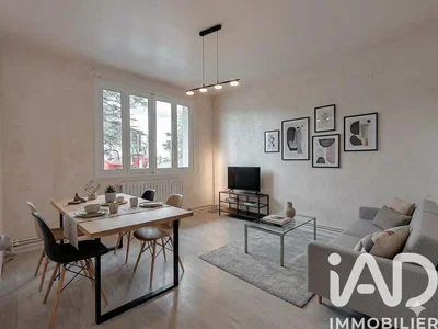 Salón; luz natural, estilo moderno, suelo de baldosas