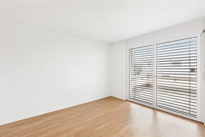 Wohnzimmer; holzboden, tageslicht