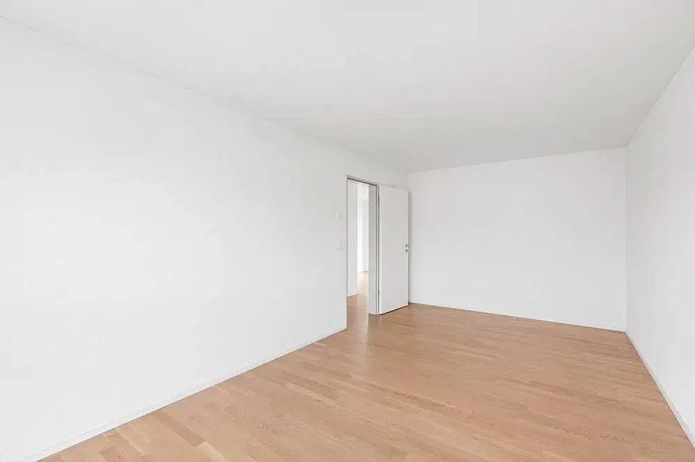 Wohnzimmer; holzboden, tageslicht