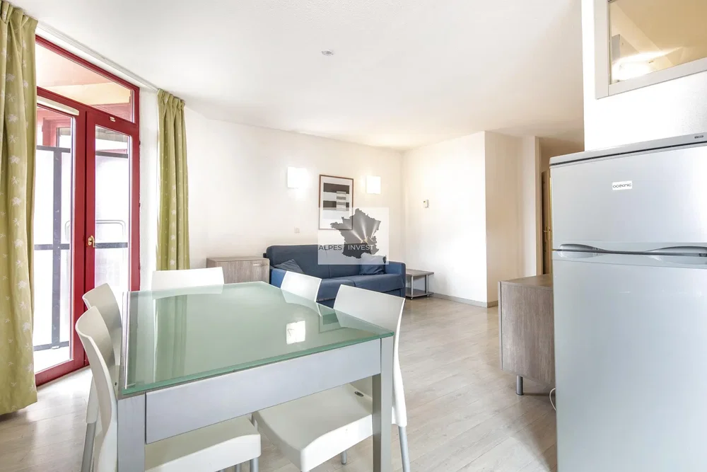 Woonkamer; keukenapparatuur, natuurlijk licht