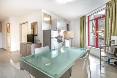 Keuken; uitzicht, natuurlijk licht