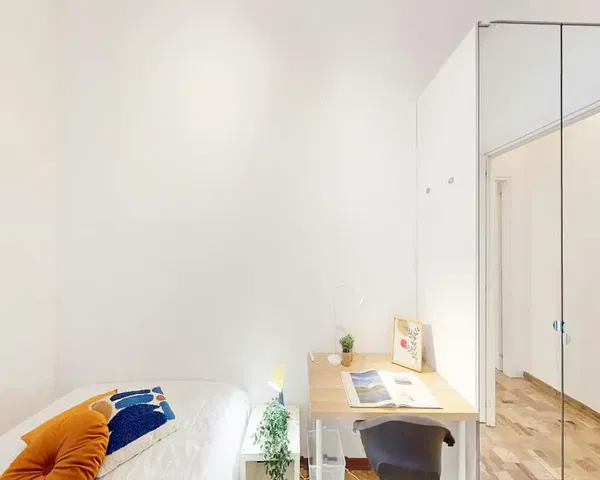 Bedroom; natural light, wood floor, modern style