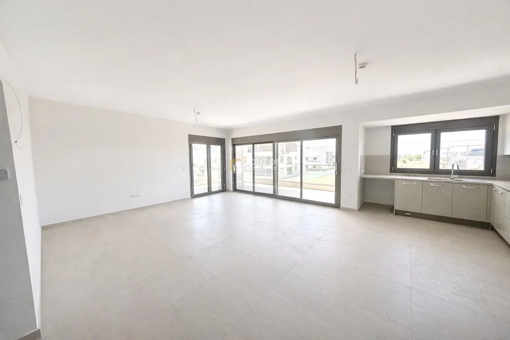 Cuisine; vue, carrelage, lumière naturelle, électroménager