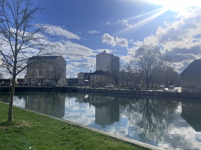 Maison et environs; vue