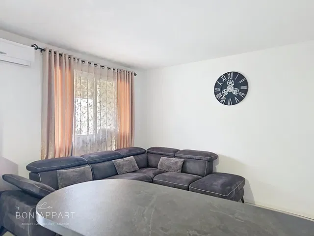 Living room; natural light, modern style