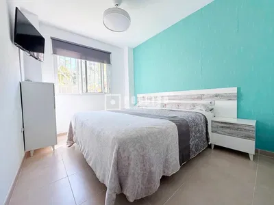 Yatak odası; doğal ışık, fayans zemin