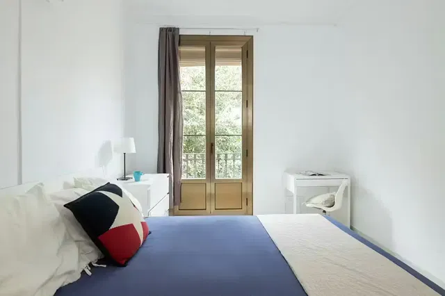 Yatak odası; doğal ışık, modern stil