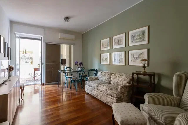 Living room; wood floor, natural light, rustic style