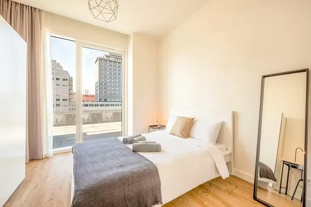 Chambre; vue, parquet, lumière naturelle