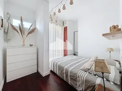 Спаваћа соба; природно светло, модерни стил, дрвени под