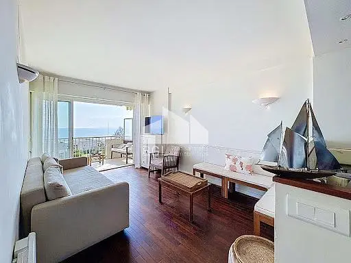 Дневна соба; поглед, природно светло