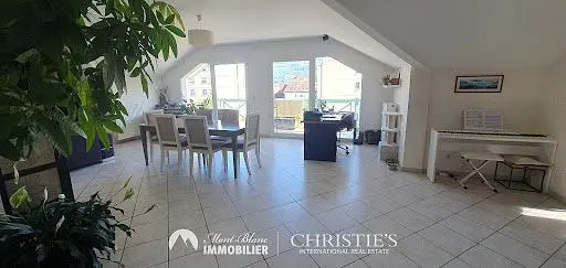 Salon; vue, lumière naturelle