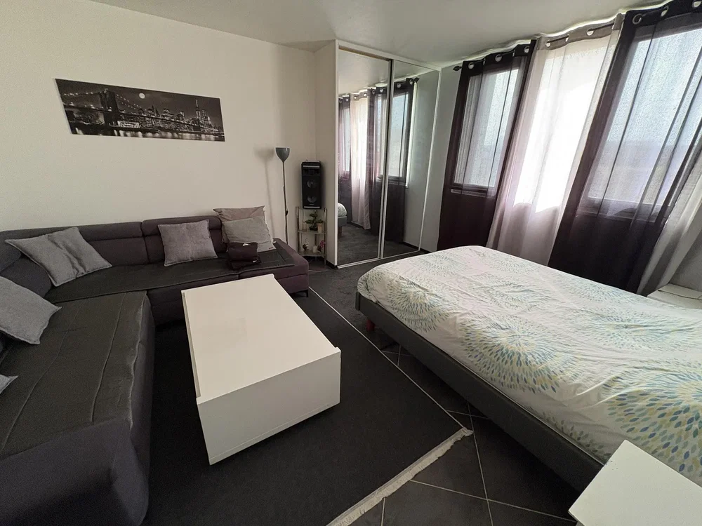 Спаваћа соба; природно светло