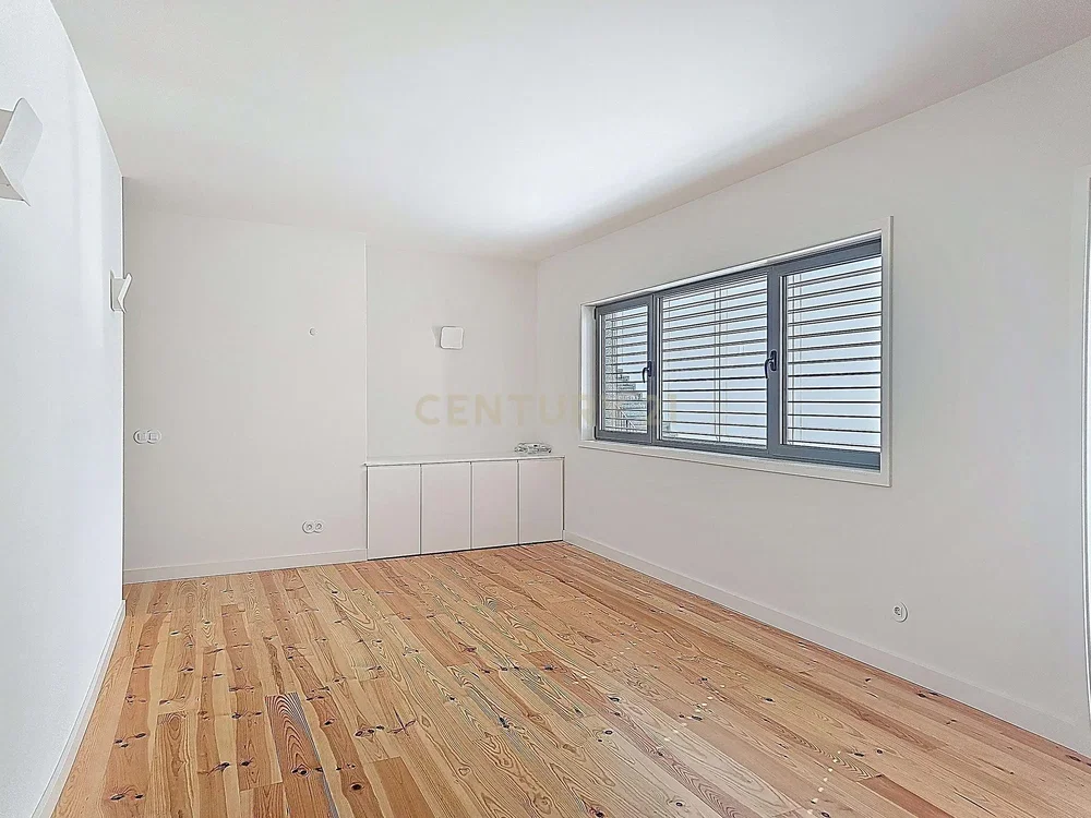Schlafzimmer; holzboden, tageslicht