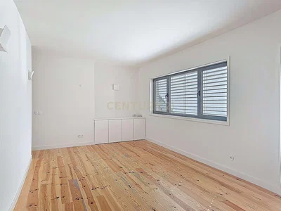 Schlafzimmer; holzboden, tageslicht