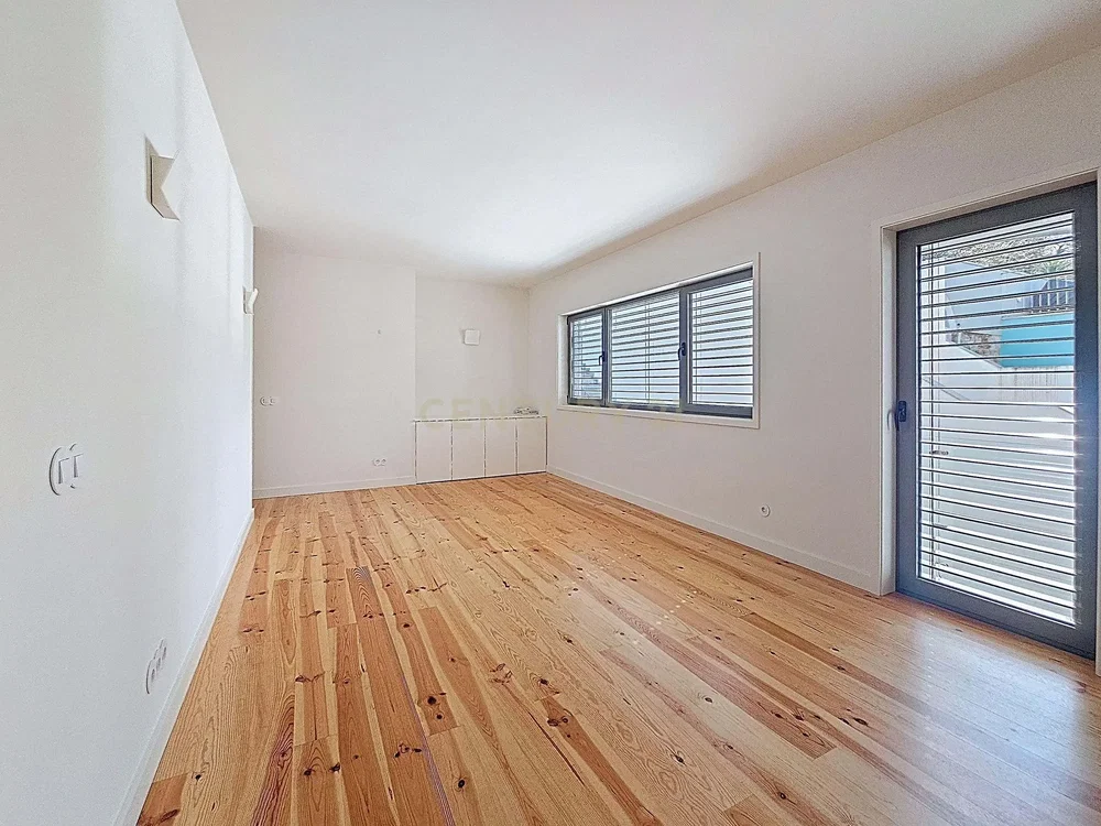 Schlafzimmer; holzboden, tageslicht