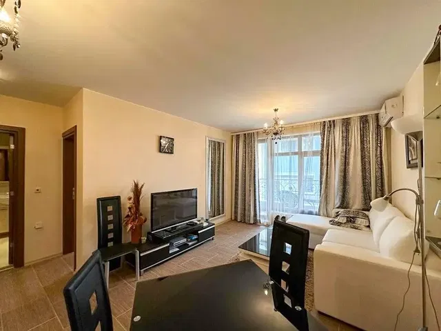 Σαλόνι; πλακάκια, φυσικό φως, μοντέρνο στυλ