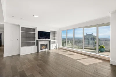 Oturma odası; manzara, şömine, doğal ışık