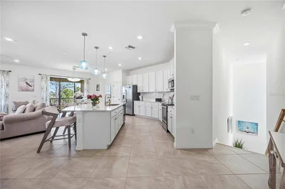 Kuchyně; dlažba, výhled, přirozené světlo