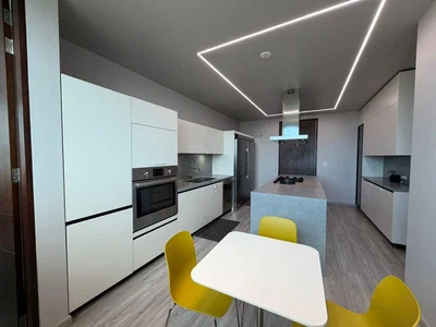 Küche; küchengeräte, moderner stil, tageslicht