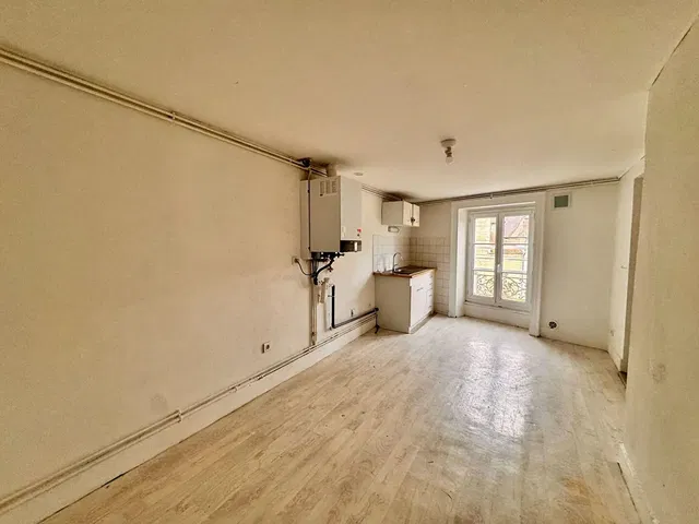 Küche; renovierungsbedürftig, warmwasserbereiter, fliesenboden