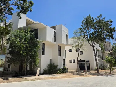 Dům a okolí; výhled