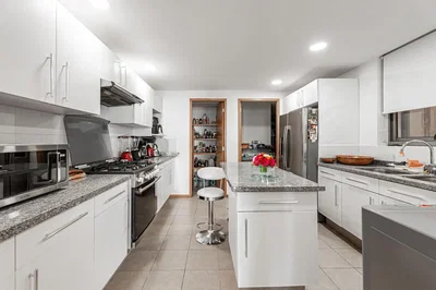 Mutfak; mutfak aletleri, doğal ışık, modern stil, tadilatlı