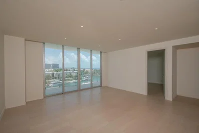 Salon; vue, carrelage, lumière naturelle