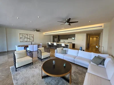 Wohnzimmer; tageslicht, moderner stil, fliesenboden