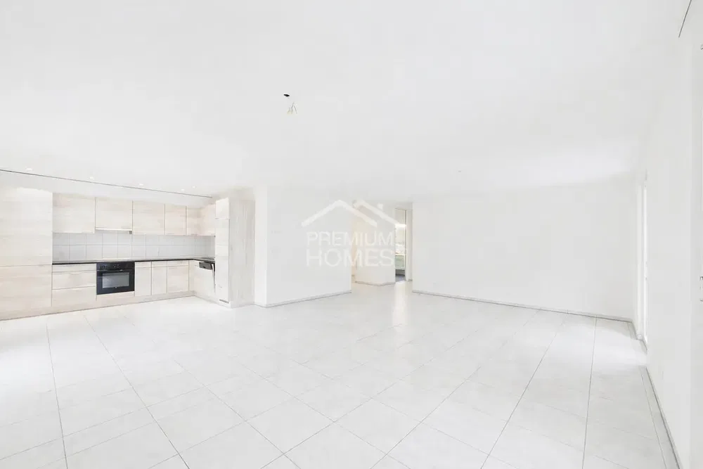 Küche; fliesenboden, renoviert, tageslicht