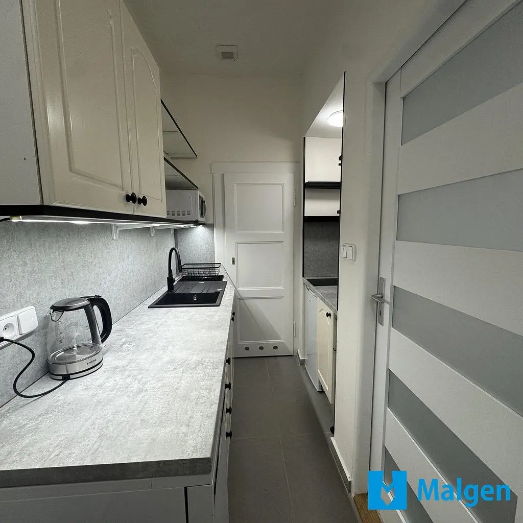 Mutfak; mutfak aletleri, fayans zemin