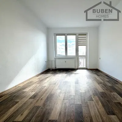Wohnzimmer; blick, holzboden, tageslicht