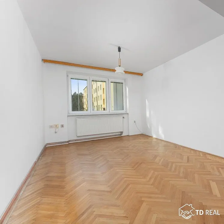 Soggiorno; vista, pavimento in legno, luce naturale