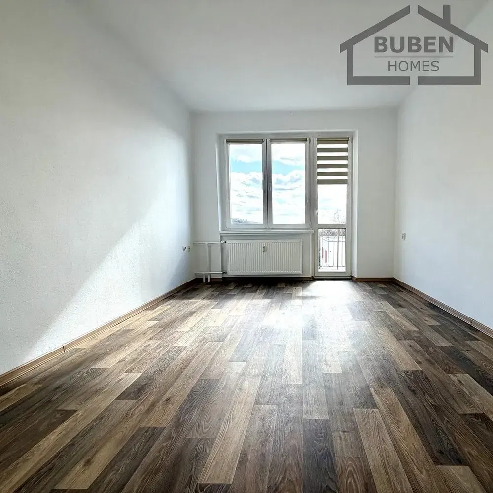 Wohnzimmer; blick, holzboden, tageslicht