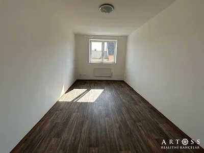 Schlafzimmer; holzboden, tageslicht