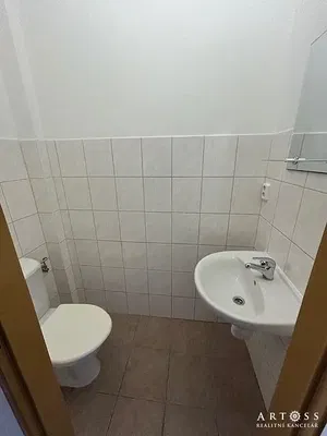 Toilette; fliesenboden