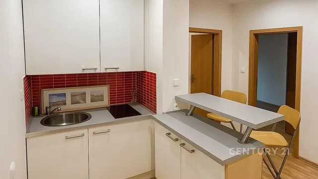 مطبخ; أجهزة المطبخ, أرضية من البلاط