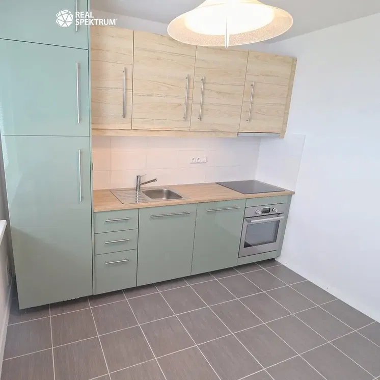 Küche; küchengeräte, fliesenboden, renoviert, tageslicht