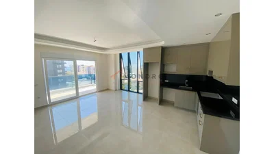 مطبخ; إطلالة, أرضية من البلاط, ضوء طبيعي